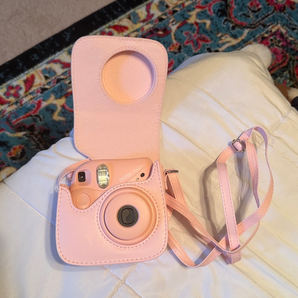 Broken(?) Instax mini 7+ camera & carrying case